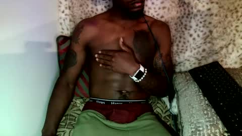 Snapshot of parlaytellio chatting on December 4, 4:27 pm Parlay Tellio online show from December 4, 4:27 pm