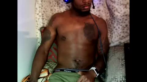 Snapshot of parlaytellio chatting on December 5, 2:31 am Parlay Tellio online show from December 5, 2:31 am