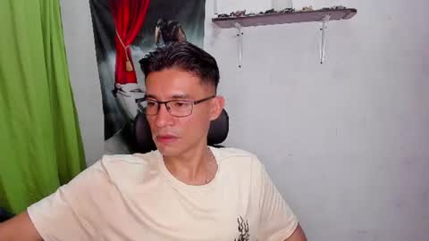 EDUAR Independent model online show from July 23, 1:20 am