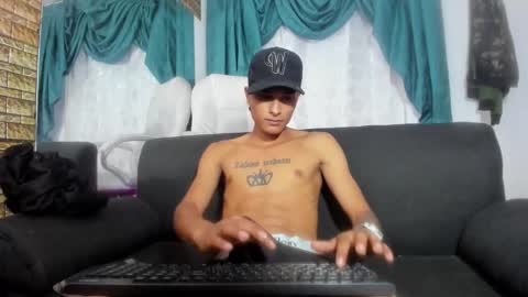 Snapshot of paul_booy chatting on October 19, 3:22 am Paul online show from October 19, 3:22 am