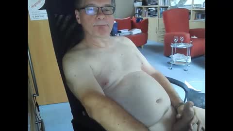 Snapshot of pavlovsdog2006 chatting on October 22, 8:51 am Pavlov aka Peter online show from October 22, 8:51 am