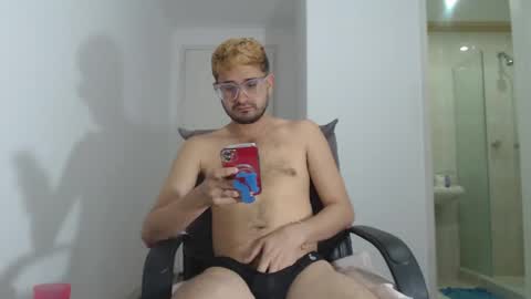 Snapshot of peter_x_annaud chatting on December 6, 11:44 am FELIPE online show from December 6, 11:44 am