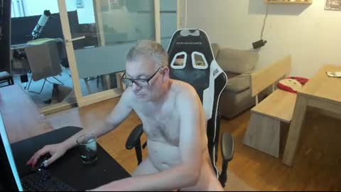 peterk9523 online show from June 20, 6:13 pm