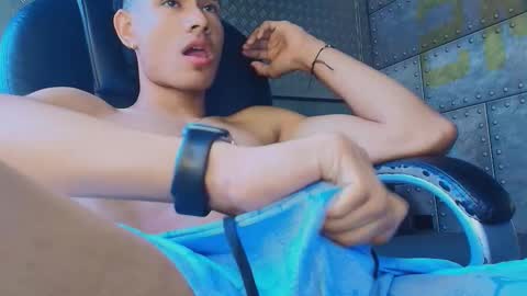 petersanders1 online show from November 29, 12:07 pm