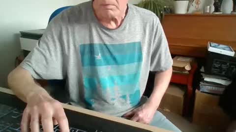 petitwilly online show from May 5, 3:46 pm