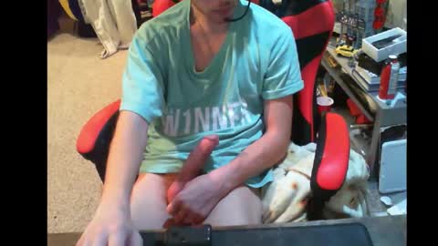 Snapshot of phantm420__ chatting on October 18, 6:13 pm phantm420__ online show from October 18, 6:13 pm