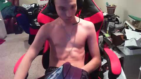 Snapshot of phantm420__ chatting on December 20, 6:56 pm phantm420__ online show from December 20, 6:56 pm