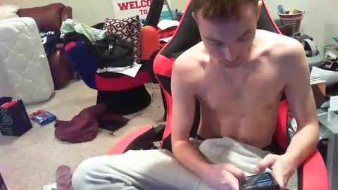 Snapshot of phantm420__ chatting on December 2, 5:02 pm phantm420__ online show from December 2, 5:02 pm