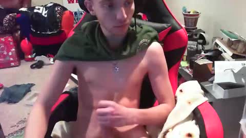 Snapshot of phantm420__ chatting on January 6, 10:58 pm phantm420__ online show from January 6, 10:58 pm