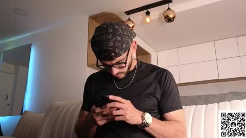 phantom_bigger1 online show from February 6, 8:06 pm