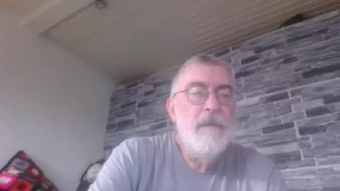 Snapshot of pinholder chatting on October 13, 6:41 am Michael online show from October 13, 6:41 am