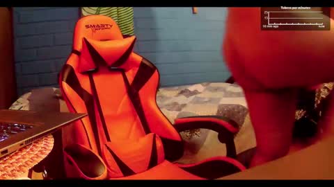 Snapshot of pisceslost chatting on December 17, 4:23 am pisceslost online show from December 17, 4:23 am