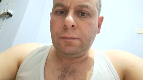 Snapshot of pixel53 chatting on December 31, 10:01 pm Gkay53 online show from December 31, 10:01 pm