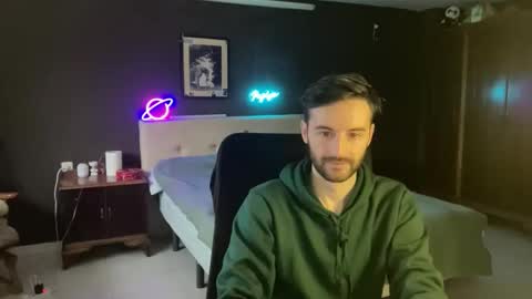 placebo14 online show from February 3, 3:50 pm