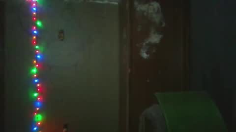 praisethelord1993 online show from February 1, 4:33 am