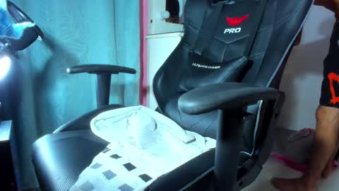 PRESSURE online show from March 5, 9:05 am