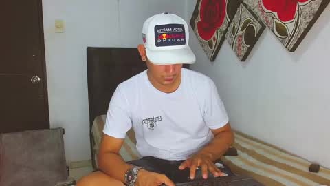 pretty_boy_model0 online show from February 10, 7:38 pm