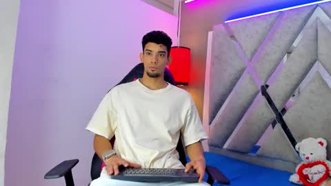 prince_arthur77 online show from December 16, 1:51 pm