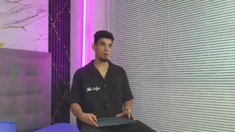 prince_arthur77 online show from May 30, 4:45 am