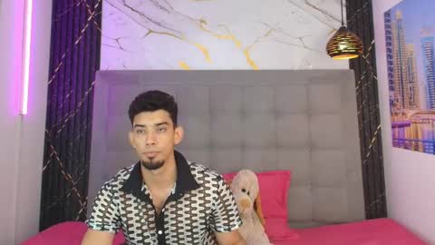 prince_arthur77 online show from May 2, 1:25 pm