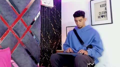 prince_arthur77 online show from May 19, 1:17 pm
