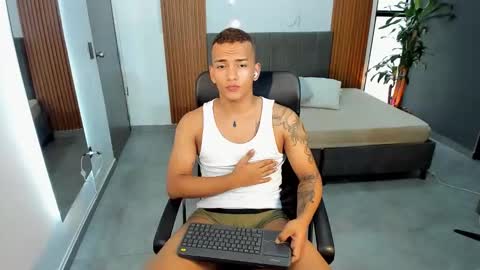 rafa_cruz online show from September 12, 6:41 pm