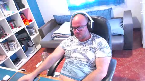 ravingr3d3 online show from May 24, 3:29 pm