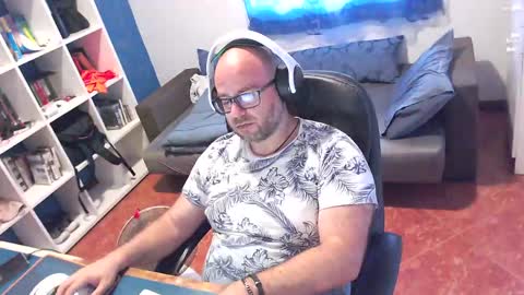 ravingr3d3 online show from May 28, 8:34 am