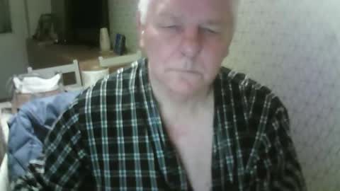 Snapshot of ray47 chatting on September 17, 10:33 pm ray47 online show from September 17, 10:33 pm