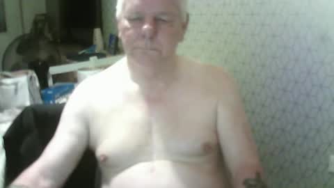 Snapshot of ray47 chatting on September 11, 10:53 pm ray47 online show from September 11, 10:53 pm