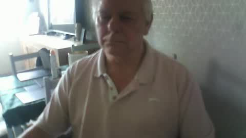 Snapshot of ray47 chatting on October 21, 11:57 am ray47 online show from October 21, 11:57 am