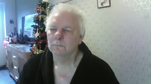 Snapshot of ray47 chatting on December 28, 9:31 am ray47 online show from December 28, 9:31 am