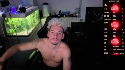 Rayzel online show from April 4, 7:11 pm