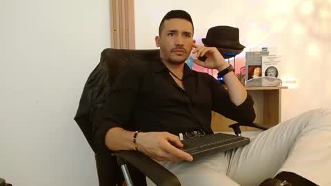   REIKO  online show from November 6, 8:01 pm