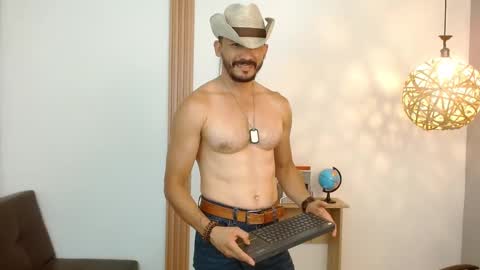 Snapshot of reiko_85_ chatting on February 20, 7:52 pm   REIKO  online show from February 20, 7:52 pm