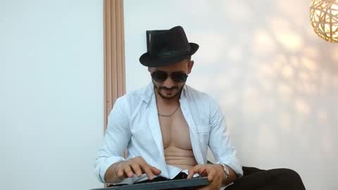 Snapshot of reiko_85_ chatting on December 13, 8:37 pm   REIKO  online show from December 13, 8:37 pm