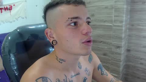 R E N E  online show from December 5, 3:59 am