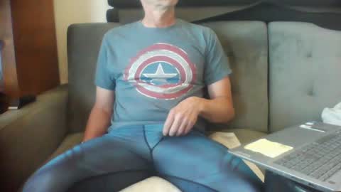 ridemehigh1 online show from October 21, 7:06 pm