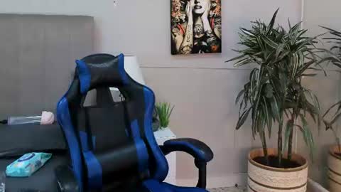 Roan Birkin online show from July 10, 8:21 pm