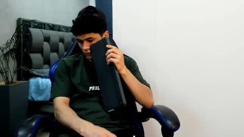 Roan Birkin online show from November 7, 10:35 pm