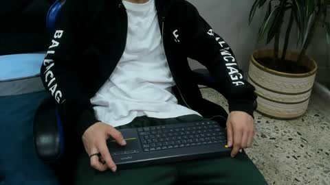 Roan Birkin online show from April 1, 7:22 pm