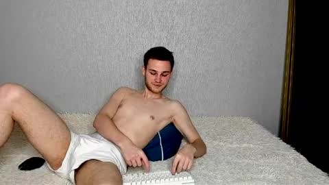 robert10211 online show from April 8, 3:43 pm