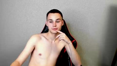 robert10211 online show from November 12, 6:57 pm