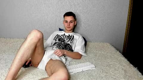 robert10211 online show from April 10, 5:53 pm