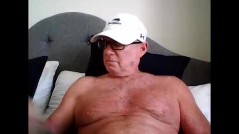 robo0000 online show from April 3, 7:54 pm