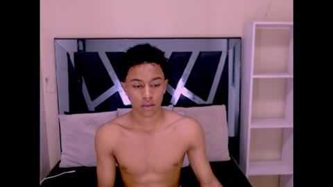 Snapshot of rocco_grey chatting on October 3, 8:25 pm ROCCO  online show from October 3, 8:25 pm