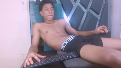 Snapshot of rocco_grey chatting on October 16, 11:13 pm ROCCO  online show from October 16, 11:13 pm