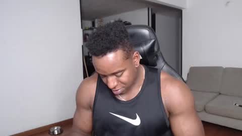 Snapshot of rogger_physique chatting on March 11, 11:48 pm Rogger online show from March 11, 11:48 pm