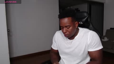 Snapshot of rogger_physique chatting on January 29, 1:58 am Rogger online show from January 29, 1:58 am