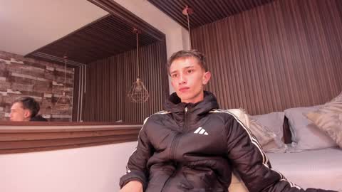 twink juli online show from January 25, 5:51 pm